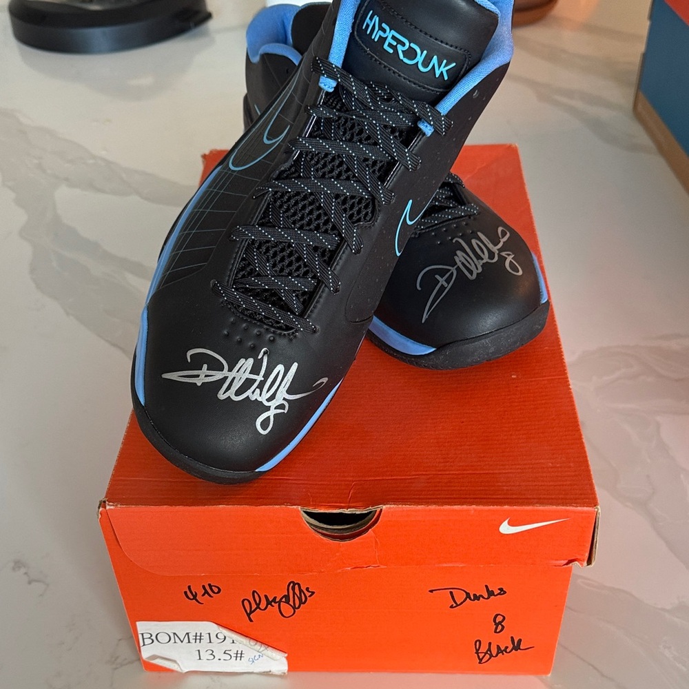 SIGNED Deron Williams PROMO SAMPLE HYPERDUNK playoff shoes. Custom only 10 made